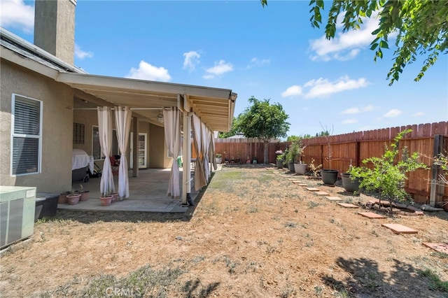 10033 N Baird Ave, Fresno, CA 93730 - fenced backyard with a patio