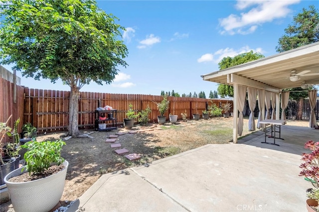 10033 N Baird Ave, Fresno, CA 93730 - fenced backyard featuring ceiling fan and a patio