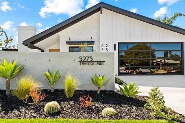 5275 Lynridge Dr, Yorba Linda, CA 92886 - community / neighborhood sign with driveway