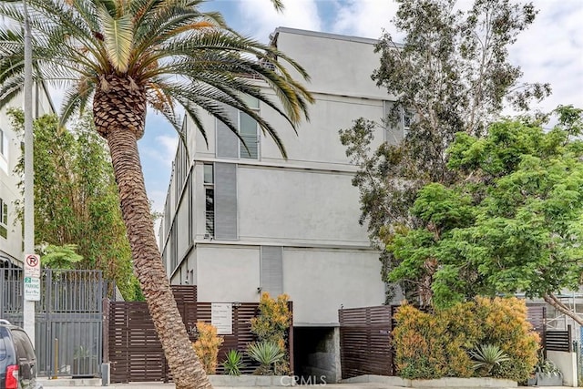 1436 N Detroit St Unit 2, Los Angeles, CA 90046 - view of side of property with stucco siding