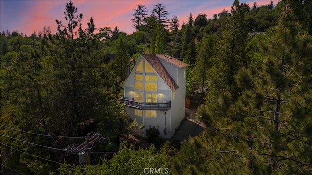 26503 Amador Ln, Lake Arrowhead, CA 92352 - aerial view at dusk of a wooded view