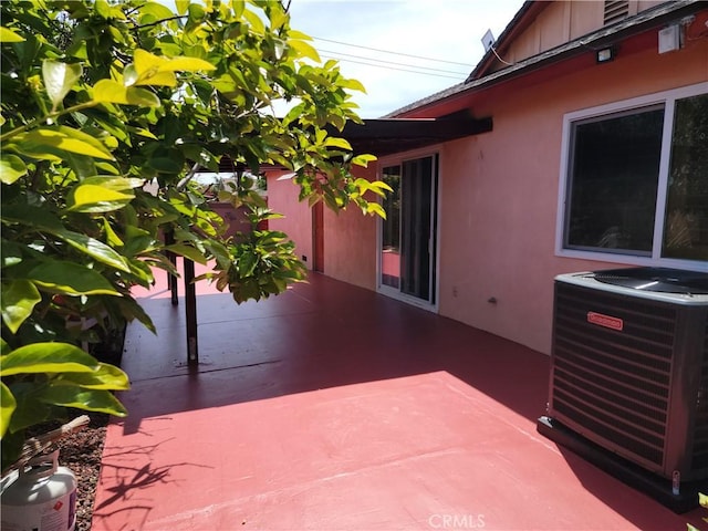 7571 San Rafael Dr E, Buena Park, CA 90620 - view of patio / terrace with central AC
