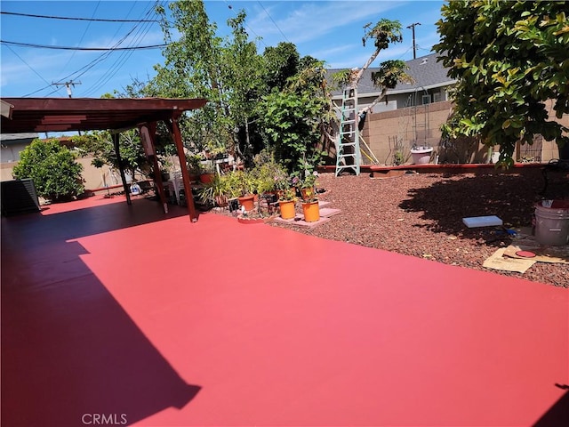 7571 San Rafael Dr E, Buena Park, CA 90620 - fenced backyard with a patio area