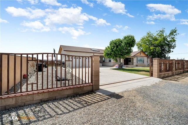 13271 Garzoli Ave, Mcfarland, CA 93250 - gate featuring a fenced front yard