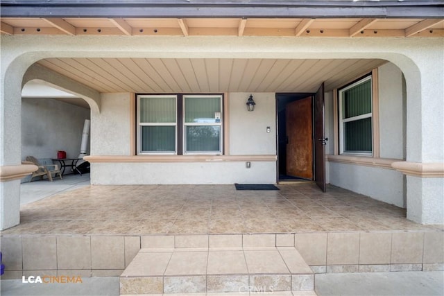 13271 Garzoli Ave, Mcfarland, CA 93250 - doorway to property featuring stucco siding