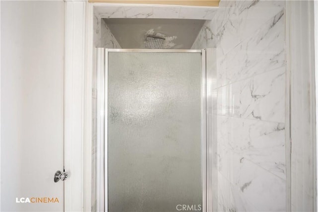 13271 Garzoli Ave, Mcfarland, CA 93250 - full bath featuring a marble finish shower