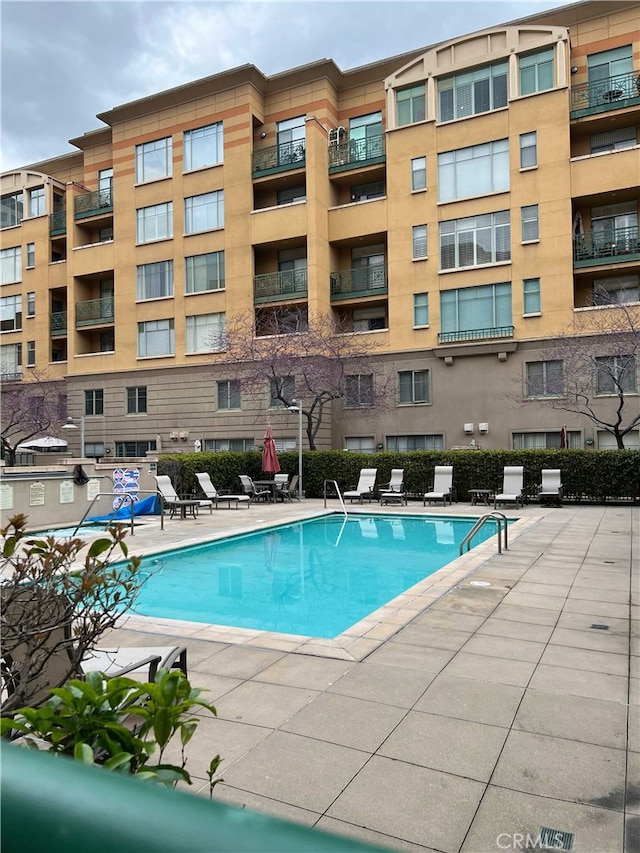 144 S 3rd St Unit 535, San Jose, CA 95112 - community pool with a patio