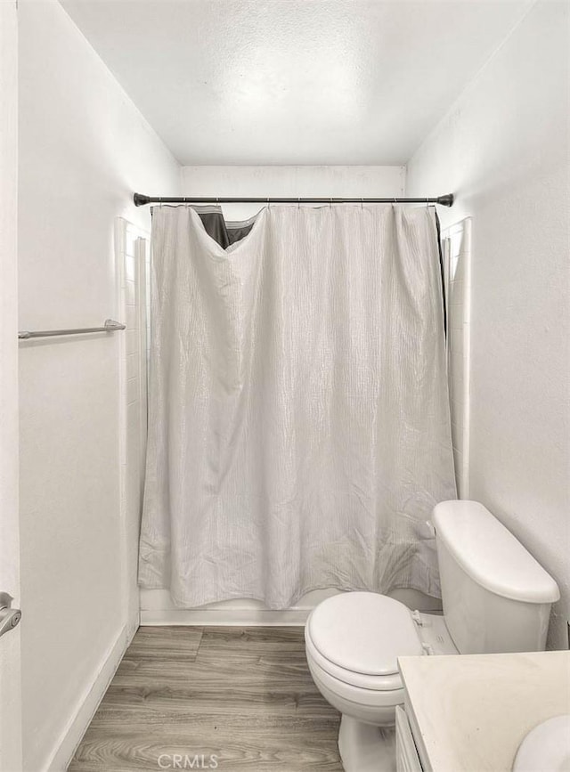3441 20th St, Highland, CA 92346 - full bath featuring vanity, toilet, shower / bath combo with shower curtain, and wood finished floors