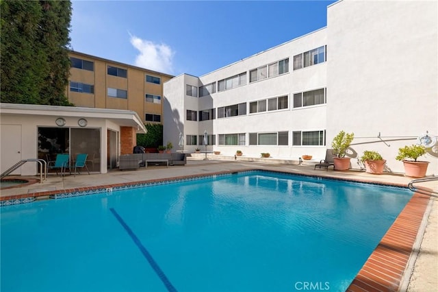 5700 Ravenspur Dr Unit 307, Rancho Palos Verdes, CA 90275 - community pool with outdoor lounge area and a patio area