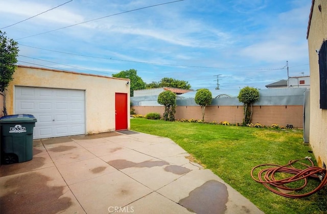 2946 Missouri Ave, South Gate, CA 90280 - view of yard with an outdoor structure and a garage