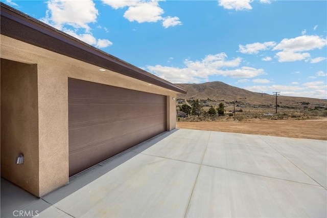9641 Buena Vista St, Apple Valley, CA 92308 - garage with a mountain view