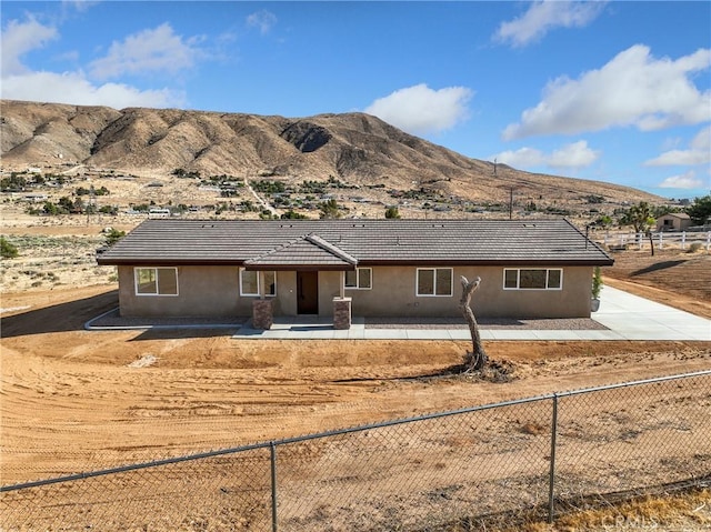 9641 Buena Vista St, Apple Valley, CA 92308 - single story home with a mountain view, stucco siding, driveway, and a tiled roof
