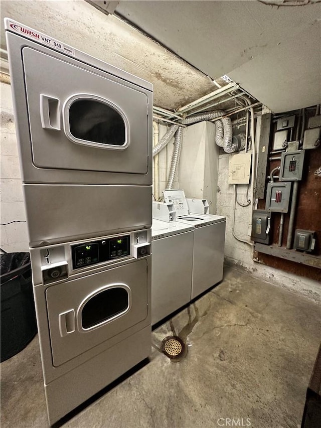2 Panoramic Way Unit 302, Berkeley, CA 94704 - laundry area with washer and clothes dryer and stacked washer / drying machine