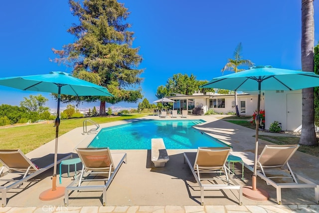 27649 Palos Verdes Dr E, Rancho Palos Verdes, CA 90275 - swimming pool featuring a patio area and a lawn