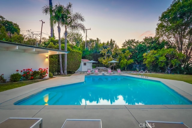 27649 Palos Verdes Dr E, Rancho Palos Verdes, CA 90275 - outdoor pool with a patio area