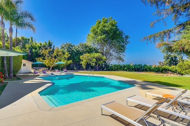 27649 Palos Verdes Dr E, Rancho Palos Verdes, CA 90275 - outdoor pool with a patio