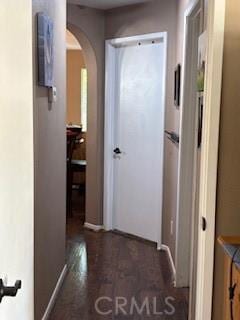 39244 Turtle Bay Ln Unit F, Murrieta, CA 92563 - hall featuring arched walkways and baseboards