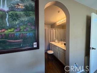 39244 Turtle Bay Ln Unit F, Murrieta, CA 92563 - full bath with vanity, a shower with shower curtain, and wood finished floors