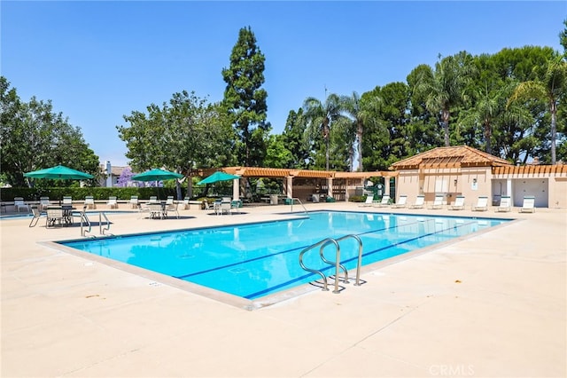 2348 Sunningdale Dr, Tustin, CA 92782 - community pool with a patio
