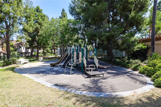 2348 Sunningdale Dr, Tustin, CA 92782 - communal playground featuring a yard