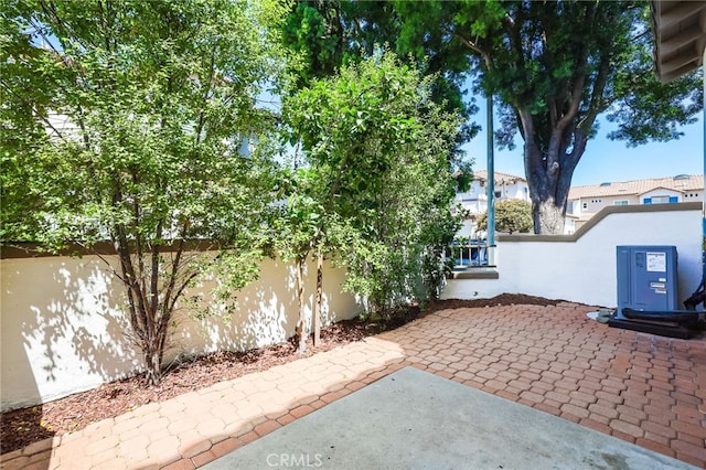 2348 Sunningdale Dr, Tustin, CA 92782 - fenced backyard with a patio