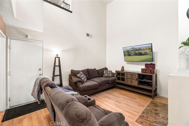 1784 Promenade Pl, Vista, CA 92083 - living area with wood finished floors and a high ceiling