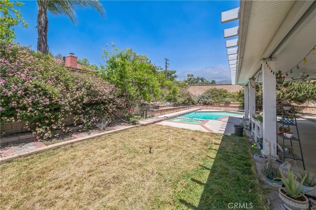 6114 Sard St, Rancho Cucamonga, CA 91701 - view of yard featuring a pool with connected hot tub