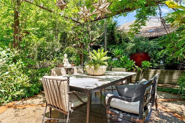 302 W Carter Ave, Sierra Madre, CA 91024 - view of patio featuring outdoor dining space