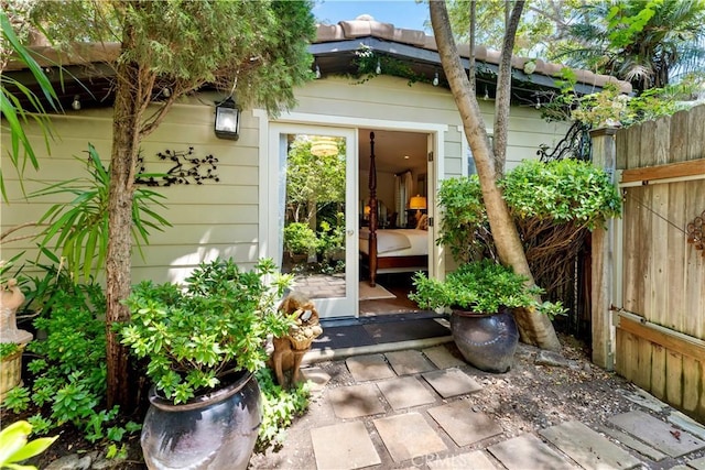 302 W Carter Ave, Sierra Madre, CA 91024 - view of exterior entry