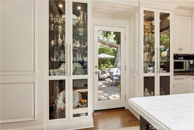 302 W Carter Ave, Sierra Madre, CA 91024 - doorway featuring dark wood finished floors