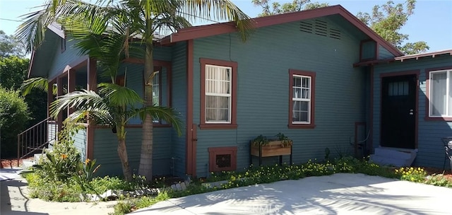 3513 Denker Ave, Los Angeles, CA 90018 - view of side of property with entry steps