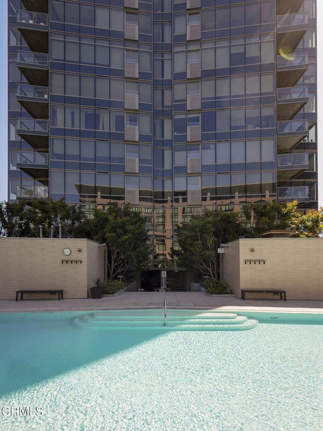 1155 S Grand Ave Unit 1403, Los Angeles, CA 90015 - view of community pool