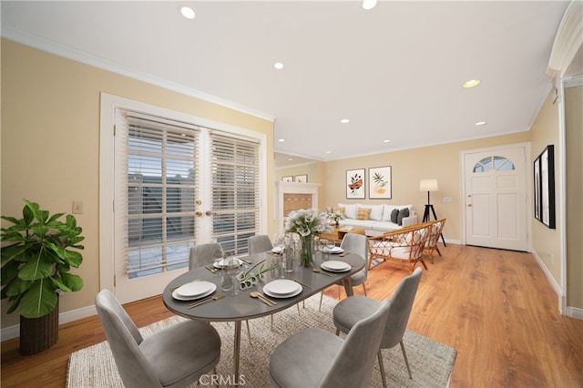 155 Oxford Unit 37, Irvine, CA 92612 - dining room with light wood-type flooring, baseboards, recessed lighting, and crown molding