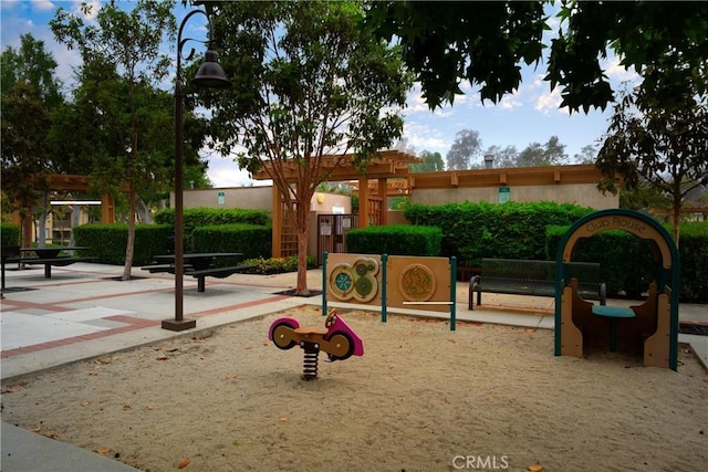 155 Oxford Unit 37, Irvine, CA 92612 - surrounding community featuring a dog friendly area