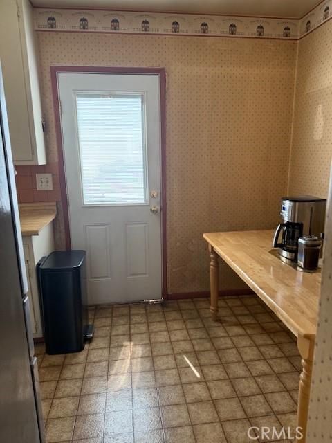 9912 Muroc St, Bellflower, CA 90706 - entryway with wallpapered walls
