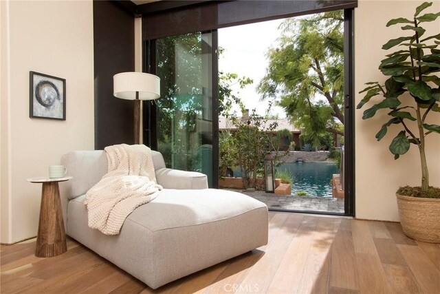 50135 Camino Privado Ln, Quinta, CA 92253 - living area featuring wood finished floors