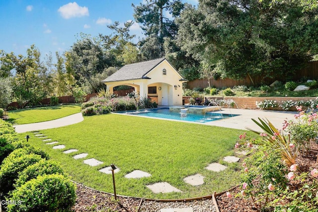 2060 Windover Rd, Pasadena, CA 91107 - view of pool with a jacuzzi and view of wooded area