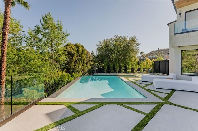 2608 Zorada Dr, Los Angeles, CA 90046 - view of swimming pool with a patio area and a pool with connected hot tub