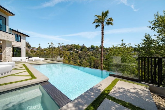 2608 Zorada Dr, Los Angeles, CA 90046 - view of pool with a patio, outdoor lounge area, and a pool with connected hot tub