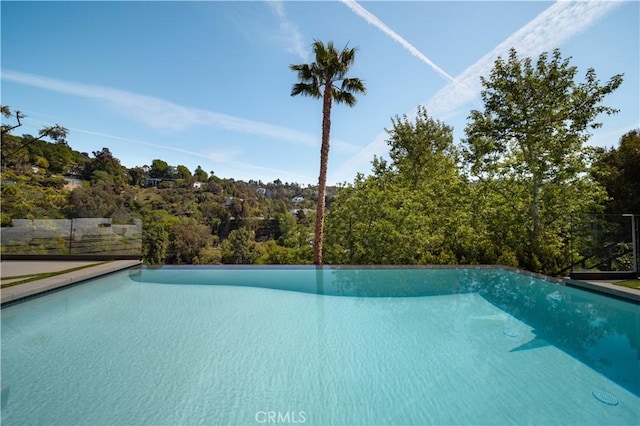 2608 Zorada Dr, Los Angeles, CA 90046 - view of swimming pool featuring an infinity pool