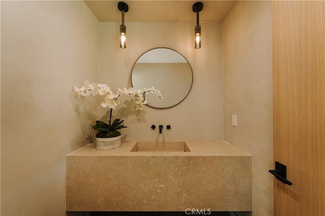 2608 Zorada Dr, Los Angeles, CA 90046 - bathroom with a sink