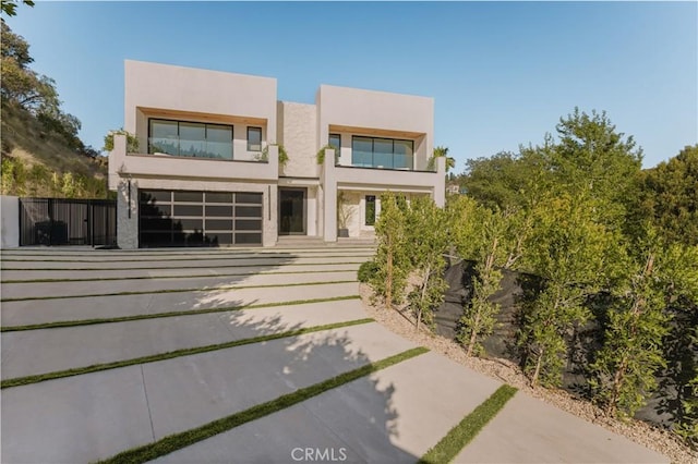 2608 Zorada Dr, Los Angeles, CA 90046 - contemporary home featuring stucco siding