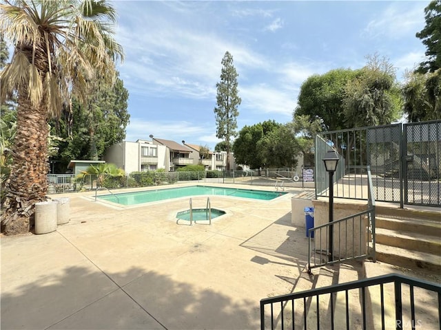 8601 International Ave Unit 179, Canoga Park, CA 91304 - community pool with a patio and a hot tub