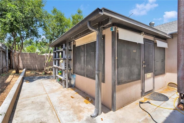 9820 Mandalay Ct, Riverside, CA 92503 - fenced backyard with a patio area