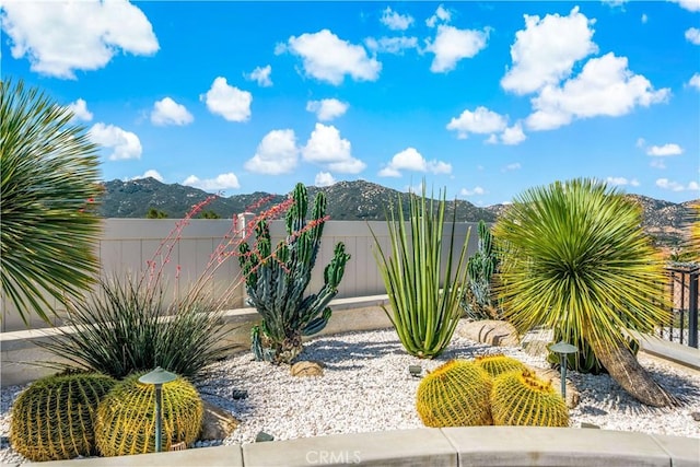 32070 Corte Bonilio, Temecula, CA 92592 - fenced backyard featuring a mountain view