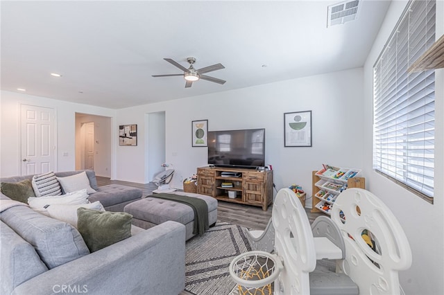 6118 W W Ave J9, Lancaster, CA 93536 - living area featuring ceiling fan, wood finished floors, baseboards, and recessed lighting