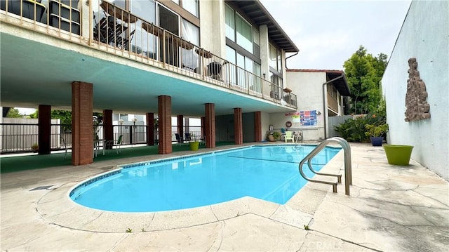 5951 Canterbury Dr Unit 17, Culver City, CA 90230 - community pool featuring a patio area