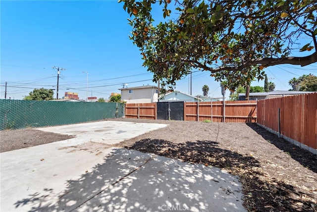 1005 E Cruces St, Wilmington, CA 90744 - fenced backyard with a patio