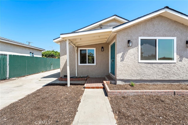 1005 E Cruces St, Wilmington, CA 90744 - view of exterior entry featuring stucco siding and a patio