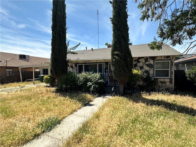 2233 Marguerite St, Dos Palos, CA 93620 - view of front facade featuring stone siding